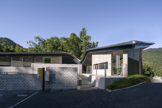 Su Dongpo’s Pleasures at Banhu Ridge / AOMOMO Studio, Shanghai Jiao Tong University