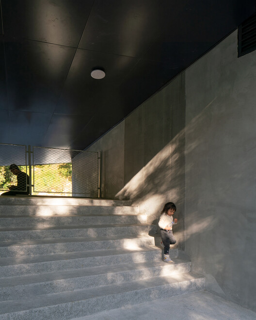 Su Dongpo’s Pleasures at Banhu Ridge / AOMOMO Studio, Shanghai Jiao Tong University - Interior Photography, Stairs, Concrete