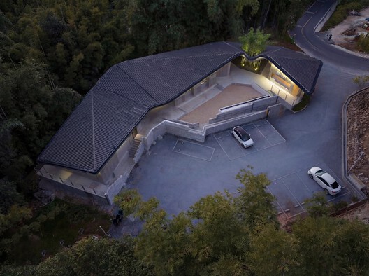 Su Dongpo’s Pleasures at Banhu Ridge / AOMOMO Studio, Shanghai Jiao Tong University - Exterior Photography, Concrete