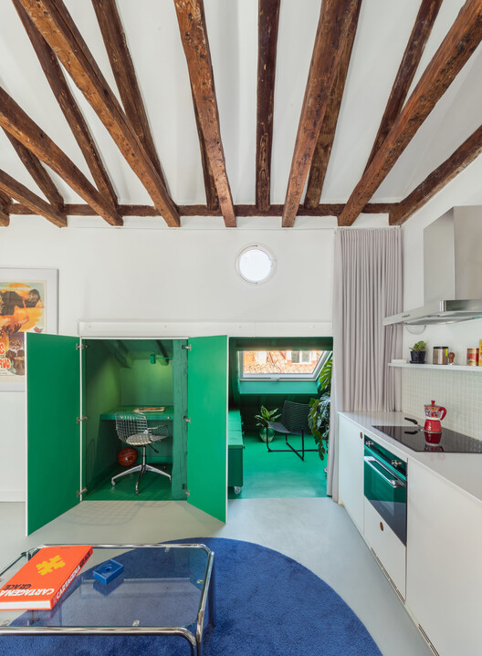 Reforma de apartamento en Madrid / midori arquitectura - Fotografía interior, Cocina, Iluminación, Sillas