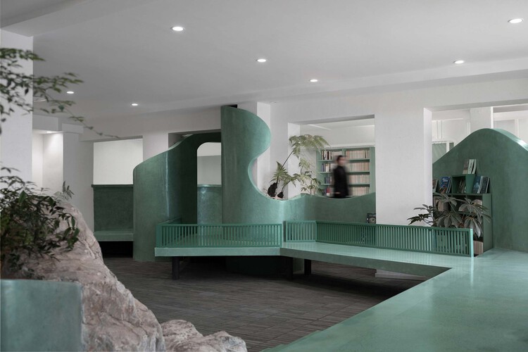 Las selecciones del color del año 2026 enfatizan la profundidad tonal y la calma espacial - Imagen 3 de 8