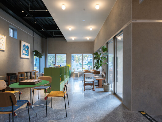 Jetlag Books书店友谊店 / 不也设计工作室 Jetlag Books书店友谊店 / 不也设计工作室 - 室内图, 餐厅, 灯, 椅子, 玻璃