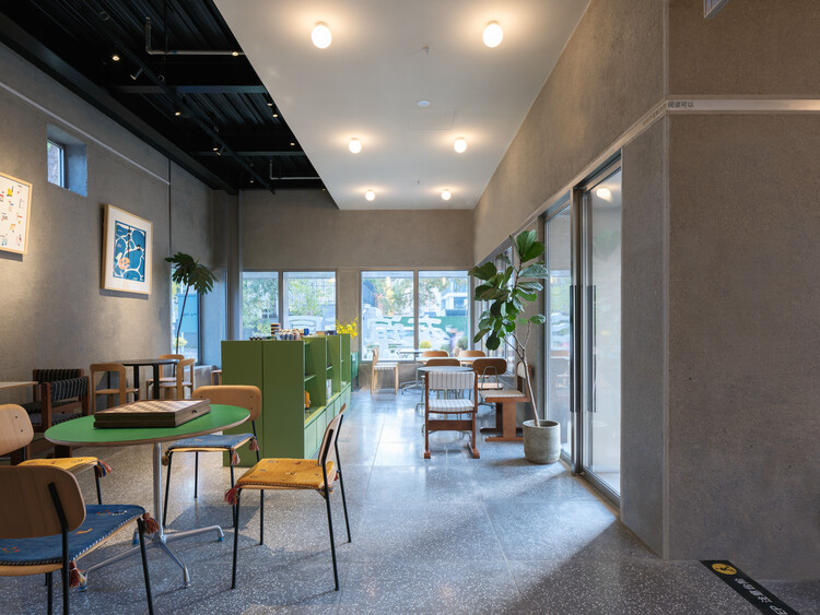 Jetlag Books书店友谊店 / 不也设计工作室 - 室内图, 餐厅, 灯, 椅子, 玻璃