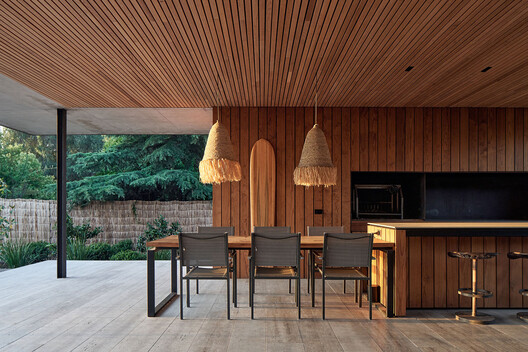 Casa Paso de los Toros / Juan Carlos Sabbagh Arquitectos - Fotografía interior, Comedor, Madera, Fijación Vigas, Terraza