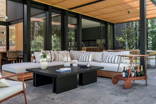 Casa Cacia / DMTALLER - Fotografía interior, Sala de estar, Madera, Mesas, Sillas, Patio, Terraza