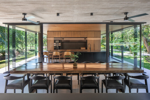 Casa AS / Sommet - Fotografia de Interiores, Madeira, Mesa, Porta, Cadeira, Pátio