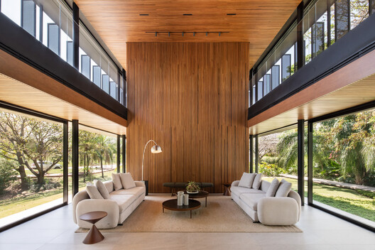 Casa AS / Sommet - Fotografia de Interiores, Sala de Estar, Madeira, Porta, Cadeira