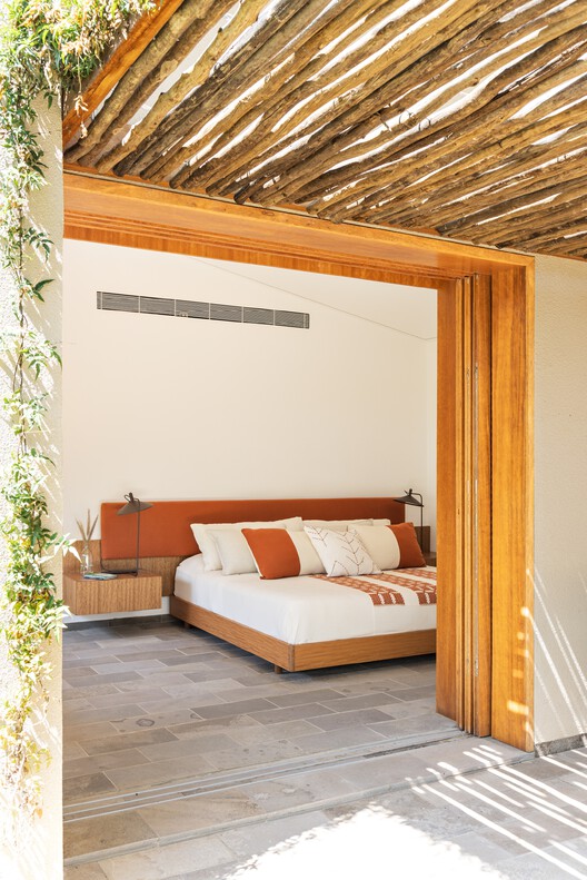 Casa VLP / Pascali Semerdjian Arquitetos Casa VLP / Pascali Semerdjian Arquitetos - Fotografía interior, Dormitorio, Madera, Camas, Fijación Vigas