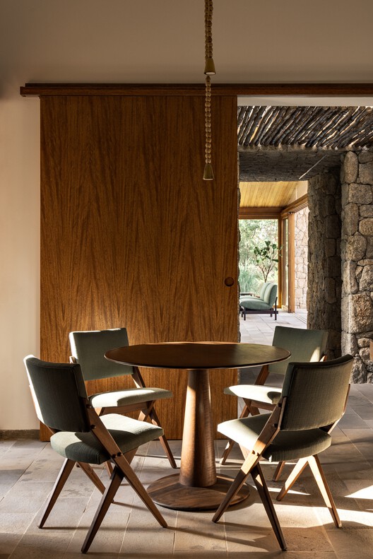 Casa VLP / Pascali Semerdjian Arquitetos Casa VLP / Pascali Semerdjian Arquitetos - Fotografía interior, Madera, Sillas