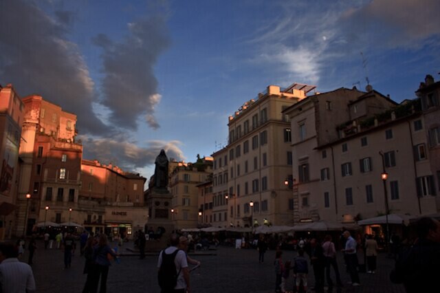 A Day in the Bazaar: When Architecture Is Observed in Time - Image 6 of 8