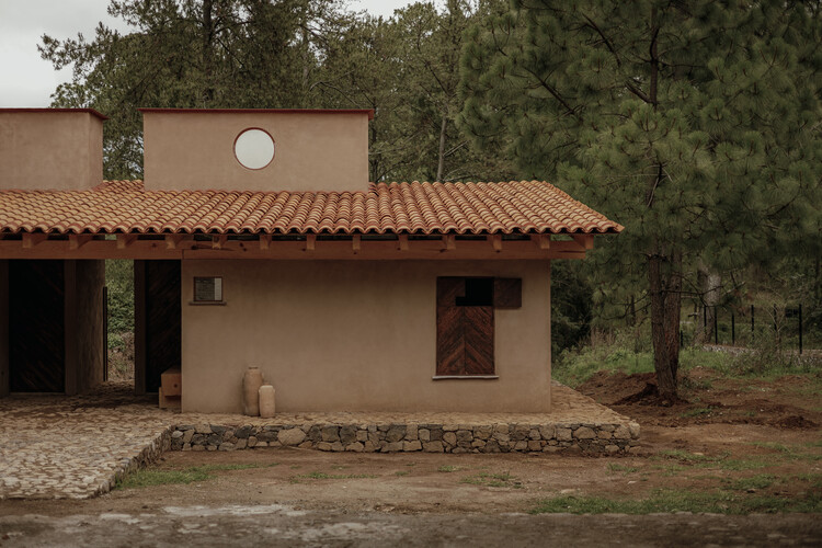 Cobertizo mesita de noche / estudio Eduardo Garretti - fotografía exterior, puerta