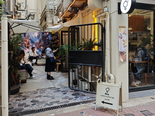 Urban Banquet at the Curb: Hong Kong’s Third-Space Dining - Image 10 of 12