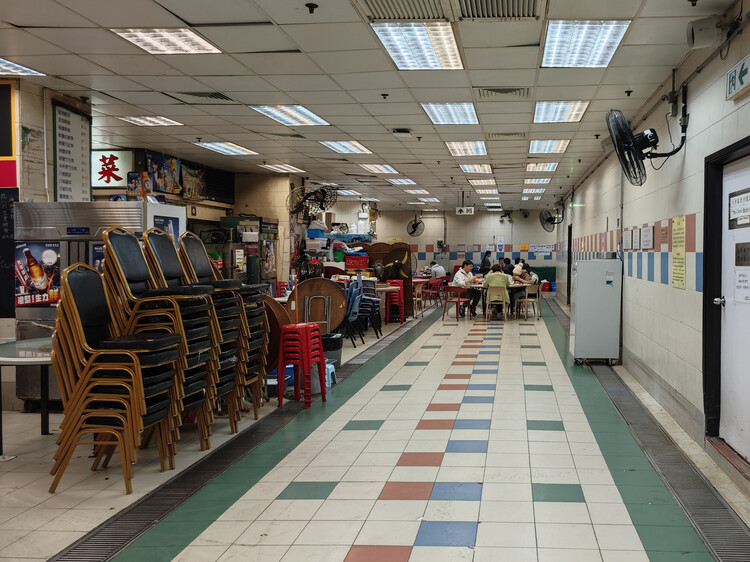 Urban Banquet at the Curb: Hong Kong’s Third-Space Dining - Image 11 of 12