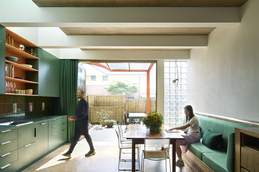 A House To Gather / Sibling Architecture