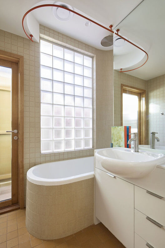 A House To Gather / Sibling Architecture - Interior Photography, Bathroom, Lighting, Sink, Bathtub, Countertop, Glass