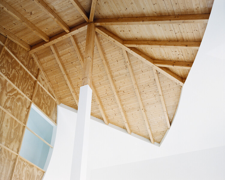 Casa (re)cortes – tecto, paredes e pilar / Corpo Atelier - Imagem 9 de 22