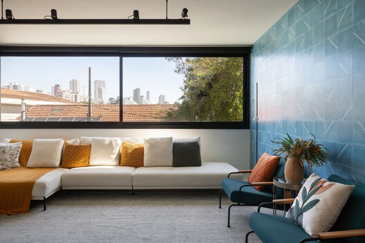 Residencia TCV / André Becker - Fotografía interior, Sala de estar, Sillas