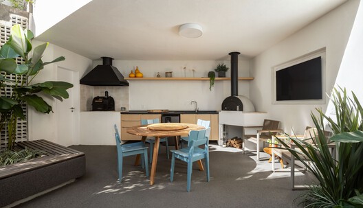 Residencia TCV / André Becker - Fotografía interior, Comedor, Iluminación, Mesas, Sillas