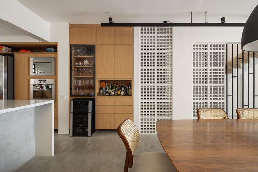 Residencia TCV / André Becker - Fotografía interior, Cocina, Madera, Mesas, Iluminación, Sillas, Vidrio, Estanterías, Encimera