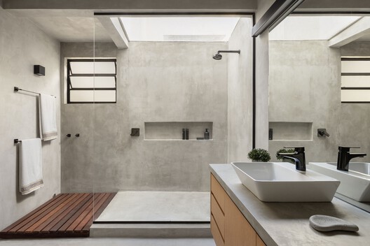 Residencia TCV / André Becker - Fotografía interior, Baño, Tarjas, Encimera, Inodoros