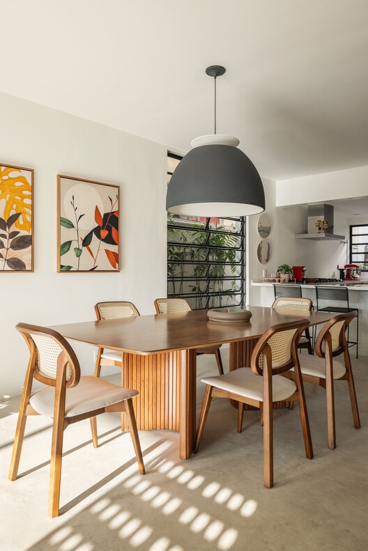 Residencia TCV / André Becker - Fotografía interior, Comedor, Madera, Mesas, Sillas