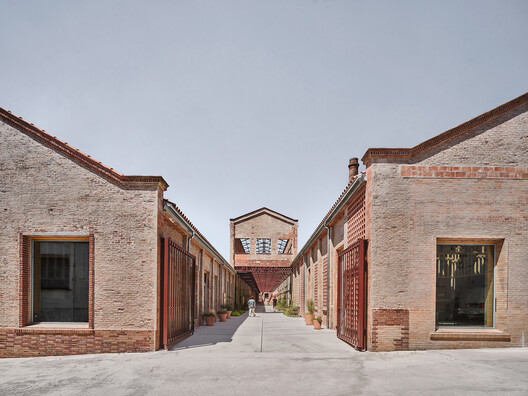 Rehabilitation of the Vapor Cortès. Prodis 1933 / HARQUITECTES