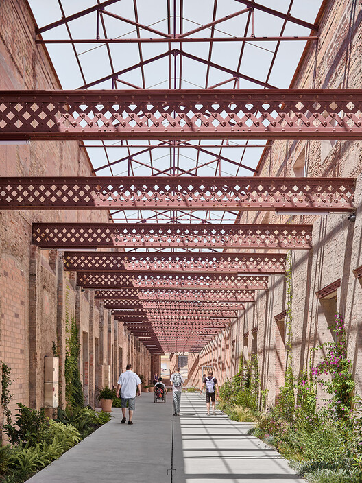 Restauración del Vapor Cortez. Prodis 1933 / HARQUITECTES - Fotografía exterior, ladrillo, hormigón, fijación de vigas