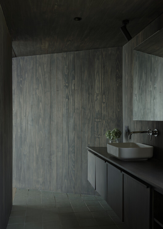 Casa Puerto Nuevo / Lezaeta Lavanchy + Tomás Tironi - Fotografía de Interiores, Baño, Madera, Tarjas