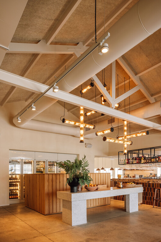 Restaurante ZeroZero Belem / LADO Arquitectura e Design - Fotografia de Interiores, Madeira, Iluminação, Viga