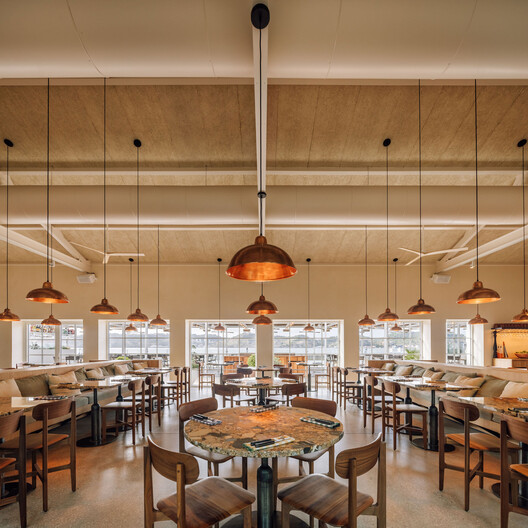 Restaurante ZeroZero Belem / LADO Arquitectura e Design - Fotografia de Interiores, Sala de Jantar, Madeira, Iluminação, Cadeira