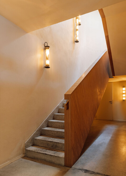 Restaurante ZeroZero Belem / LADO Arquitectura e Design - Fotografia de Interiores, Escada, Madeira, Iluminação, Corrimão