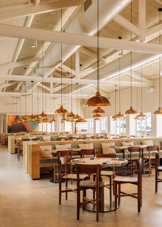 Restaurante ZeroZero Belem / LADO Arquitectura e Design - Fotografia de Interiores, Sala de Jantar, Madeira, Iluminação, Viga, Cadeira