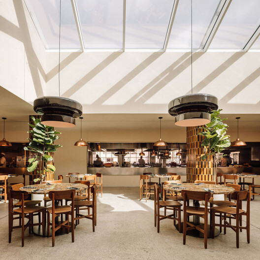 Restaurante ZeroZero Belem / LADO Arquitectura e Design - Fotografia de Interiores, Sala de Jantar, Madeira, Iluminação, Cadeira