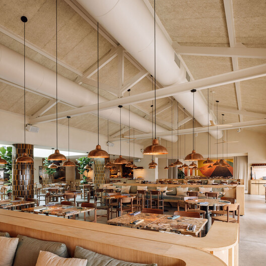 Restaurante ZeroZero Belem / LADO Arquitectura e Design - Fotografia de Interiores, Madeira, Iluminação, Cadeira