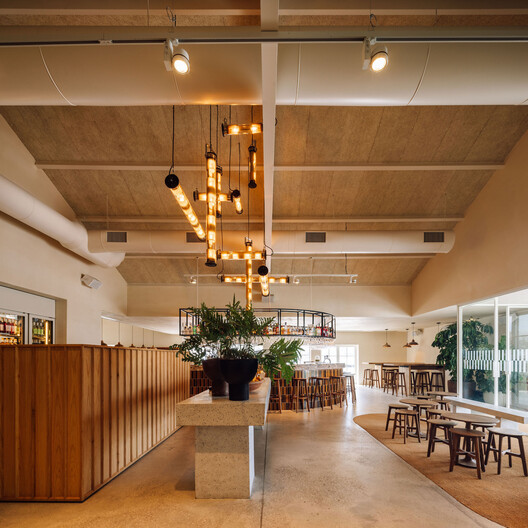 Restaurante ZeroZero Belem / LADO Arquitectura e Design - Fotografia de Interiores, Madeira, Iluminação, Cadeira