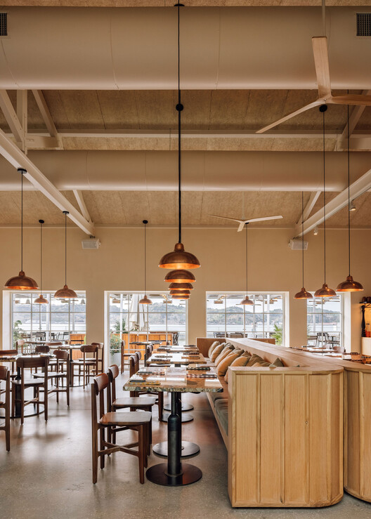 Restaurante ZeroZero Belem / LADO Arquitectura e Design - Fotografia de Interiores, Madeira, Iluminação, Cadeira