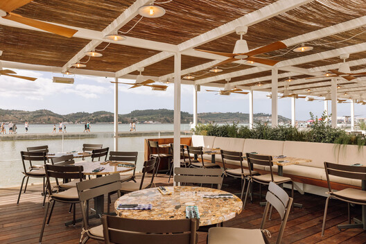 Restaurante ZeroZero Belem / LADO Arquitectura e Design - Fotografia de Interiores, Sala de Jantar, Madeira, Cadeira, Balcão