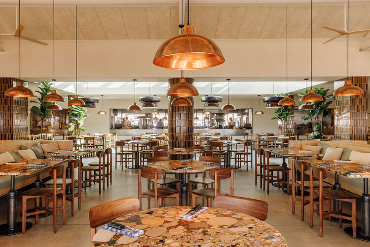 Restaurante ZeroZero Belem / LADO Arquitectura e Design - Fotografia de Interiores, Sala de Jantar, Madeira, Cadeira