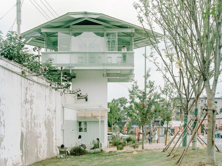A Very Small 24-hour Bookstore / SZ-ARCHITECTS - Adaptive Reuse