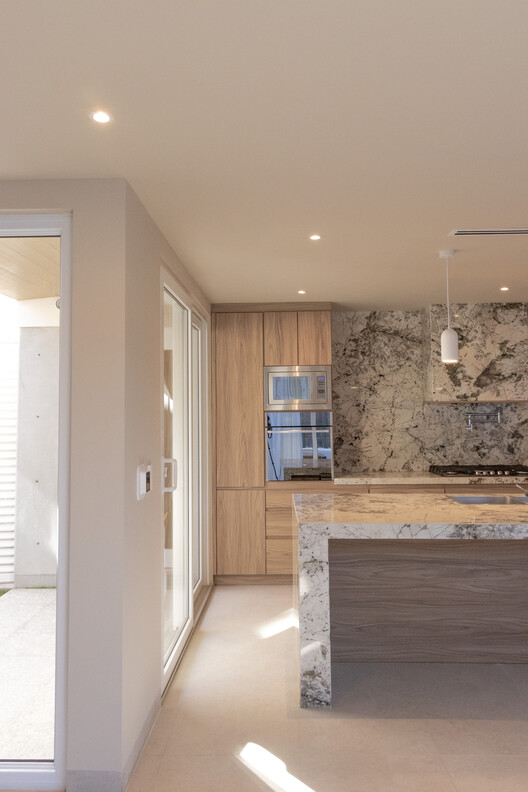 Casa dieciocho / Pereda Han Estudio Casa dieciocho / Pereda Han Estudio - Fotografía interior, Madera, Encimera, Cocina, Iluminación