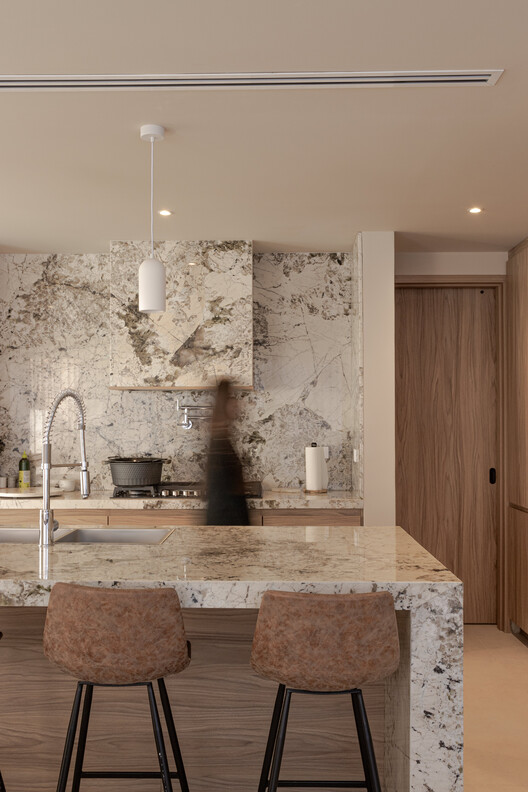 Casa 18 / Pereda Han Estudio - fotografía de interiores, madera, cocina, iluminación, encimeras, sillas