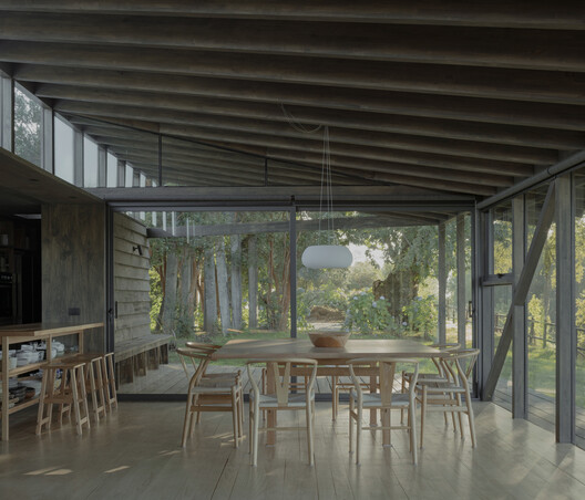 New Port House / Lezaeta Lavanchy + Tomás Tironi - Interior Photography, Dining room, Wood, Beam