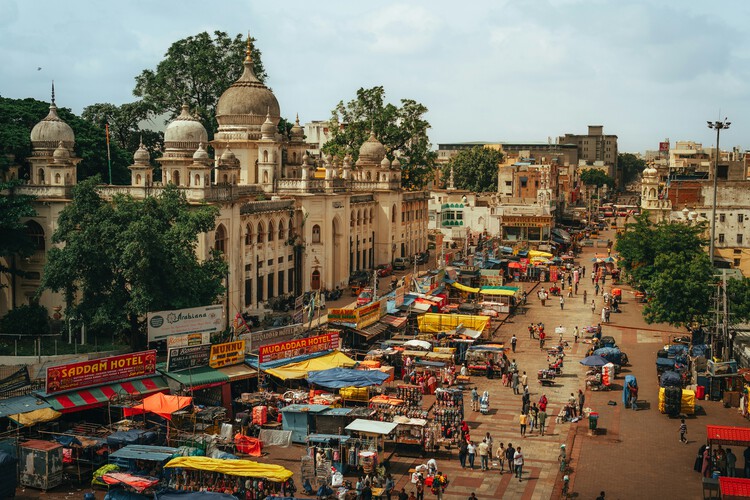 A Day in the Bazaar: When Architecture Is Observed in Time - Featured Image