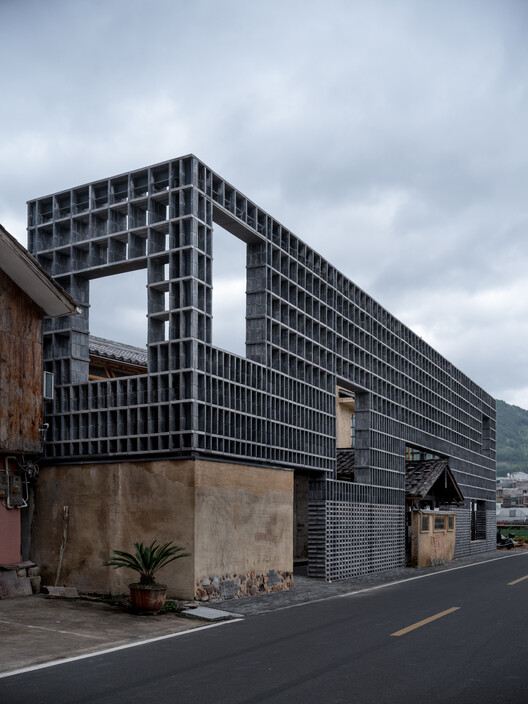 Heritage “Ay” Kiln Adaptive Renewal / YFS + WUGE Studio - Exterior Photography, Concrete, Balcony