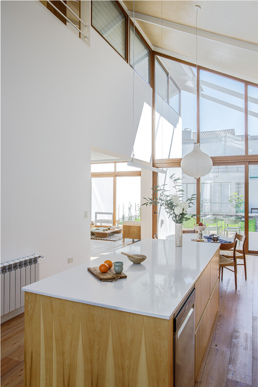 Casa Tamborini / SHIDO - fotografía de interiores, cocina, madera, encimeras, sillas