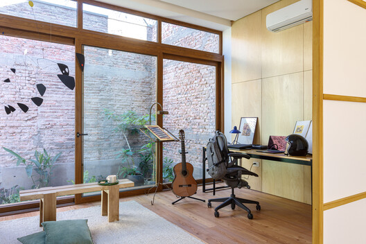 Casa Tamborini  / SHIDO - Fotografía interior, Madera, Iluminación, Sillas, Estanterías, Vidrio