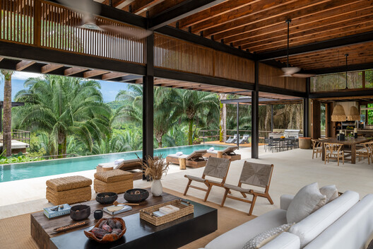 Casa Leon Anapoima / Alberto Burckhardt  - Fotografía interior, Sala de estar, Madera, Sillas, Patio