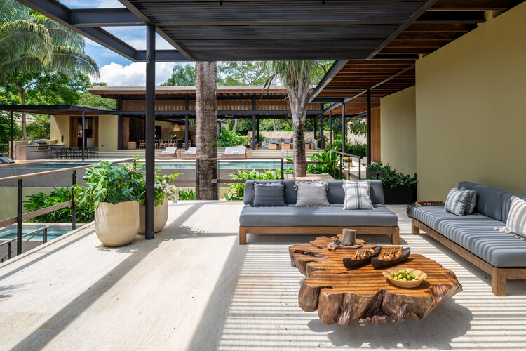 Casa Leon Anapoima / Alberto Burckhardt - fotografía de interiores, sala, madera, patio, sillas, patio interior, terraza