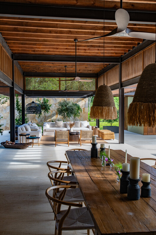 Casa Leon Anapoima / Alberto Burckhardt  - Fotografía interior, Madera, Mesas, Sillas, Fijación Vigas
