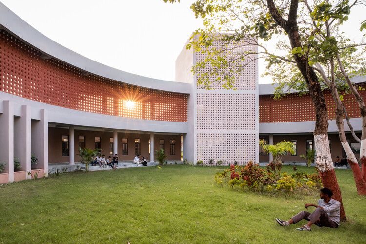 Municipio de Grantsere / Studio Infinity - Fotografía de exteriores, jardines, patios interiores